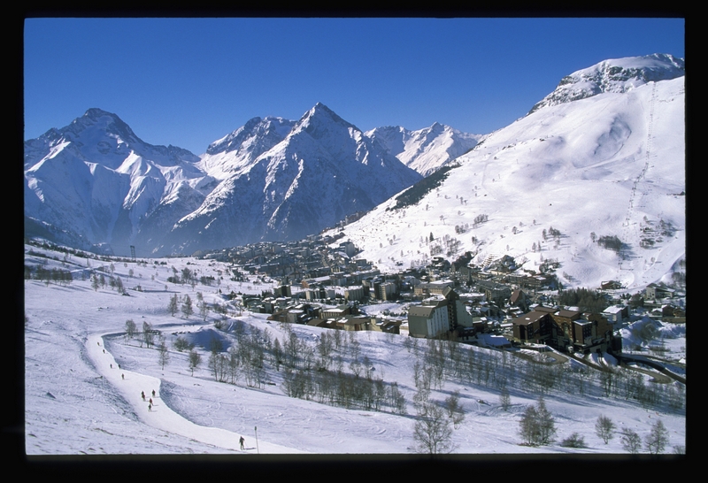 Notre agence immobilière vous propose des locations sur la station de ski des Deux Alpes au pied des pistes, en centre station, proches des commerces, ou en zone calme