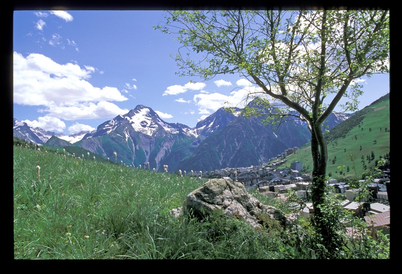 Acheter un bien ou prendre une location sur la station des Deux Alpes, c'est aussi profiter des magnifiques paysages de montagne en été