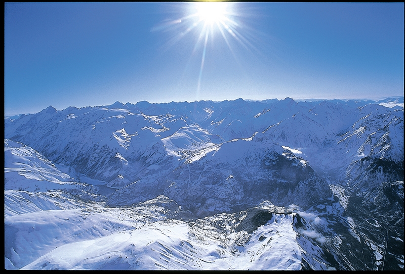 Notre agence immobilière se situe sur la station de ski des Deux Alpes, aux portes du Parc National des Ecrins